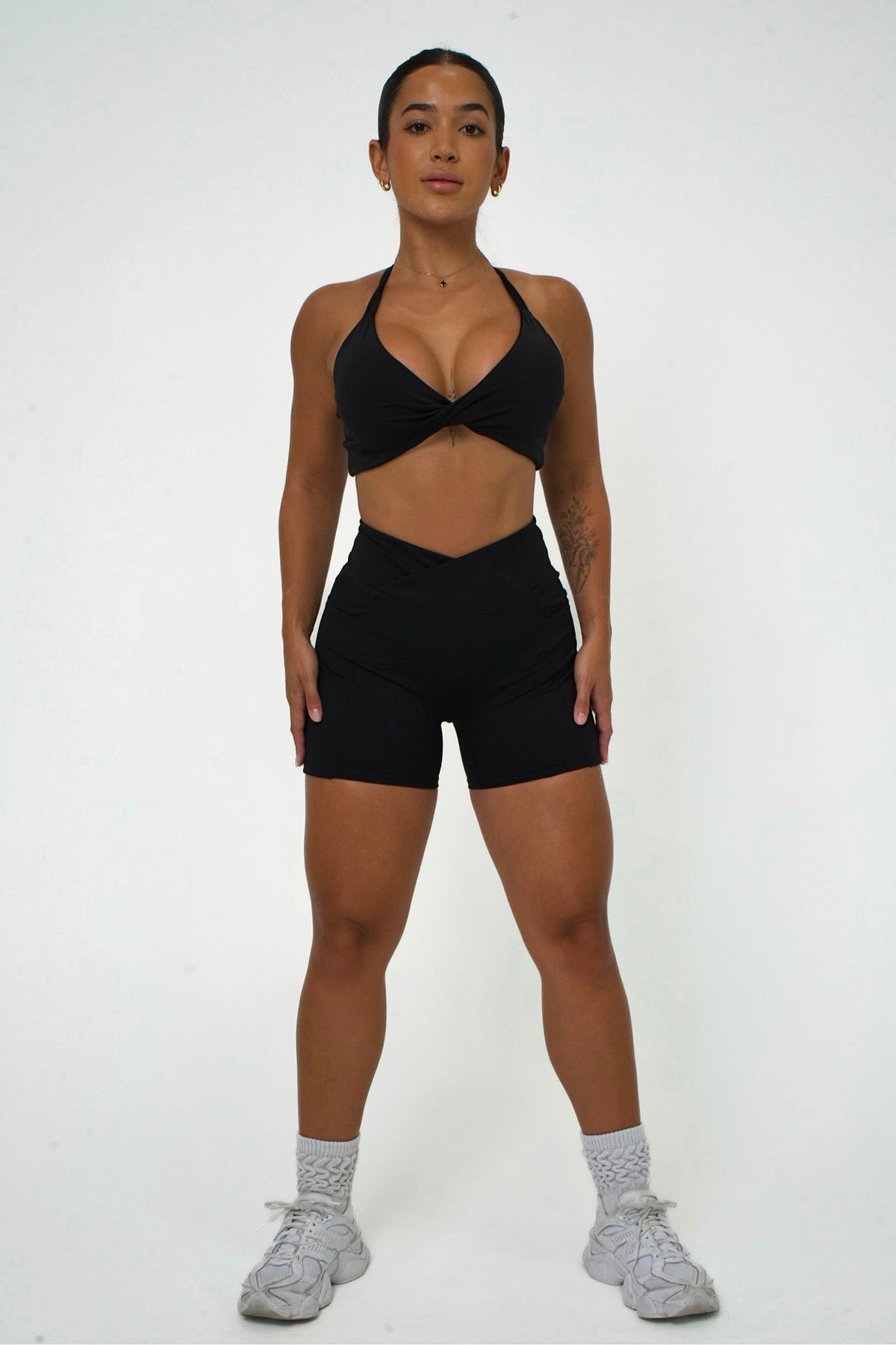 V FRONT SHORTS - BLACK