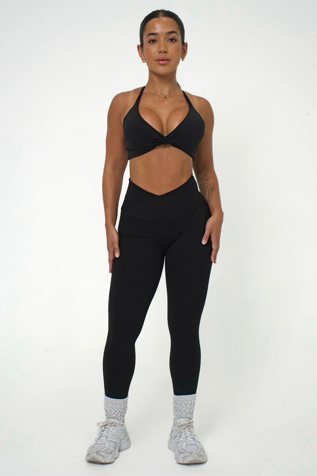 V FRONT LEGGINGS- BLACK